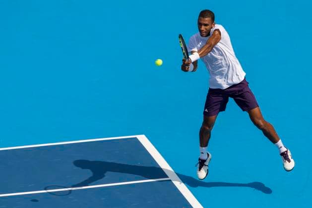 August 14, 2025, Mason, Ohio, USA: Mason, Ohio; Cincinnati Open Tennis Tournament - 2025 08 14 - Felix Auger-Aliassime plays a ball against opponent Jannik Sinner. - ZUMAPress Mason USA - ZUMAn24_ 20250814_zaf_n24_182 Copyright: xWallyxNellx