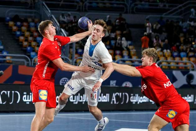 (250815) -- CAIRO, Aug. 15, 2025 -- Dagur Arni Heimisson (C) of Iceland competes during the quarterfinal handball match between Denmark and Iceland at the 11th IHF Men s Youth World Championship, WM, Weltmeisterschaft 2025 in Cairo, Egypt, on Aug. 14, 2025. ) (SP)EGYPT-CAIRO-HANDBALL-MEN S YOUTH WORLD CHAMPIONSHIP-QUARTERFINAL-DENMARK VS ICELAND AhmedxGomaa 