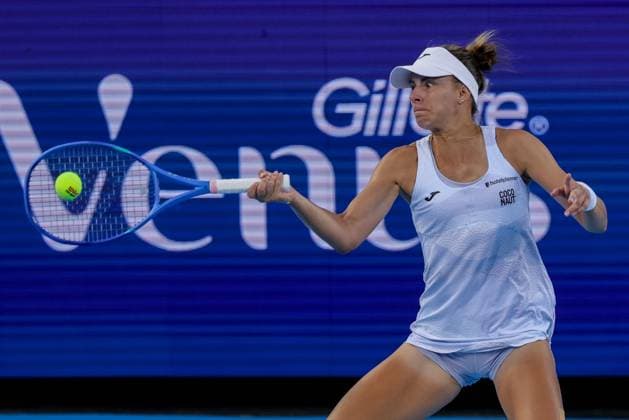 August 14, 2025, Mason, Ohio, U.S: Magda Linette (POL) hits a forehand shot during ThursdayÃ¢â‚¬â ¢s quarterfinal round of the Cincinnati Open at the Lindner Family Tennis Center, Mason, Oh. Mason U.S - ZUMAs304 20250814_zaf_s304_275 Copyright: xScottxStuartx