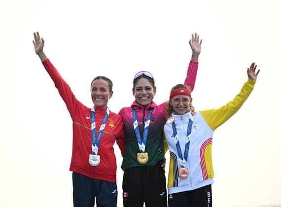 (250815) -- CHENGDU, Aug. 15, 2025 -- Gold medalist Anahi Alvarez Corral (C) of Mexico, silver medalist Maria Varo Zubiri (L) of Spain and bronze medalist Jeanne Dupont of Belglium celebrate during the victory ceremony for the Duathlon Women s Individual at The World Games 2025 in Chengdu, southwest China s Sichuan Province, Aug. 15, 2025. ) (SP)CHINA-CHENGDU-THE WORLD GAMES 2025-DUATHLON-WOMEN S INDIVIDUAL (CN) LixJianan 