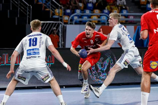 (250815) -- CAIRO, Aug. 15, 2025 -- Emil Darling Sorensen (C) of Denmark competes during the quarterfinal handball match between Denmark and Iceland at the 11th IHF Men s Youth World Championship, WM, Weltmeisterschaft 2025 in Cairo, Egypt, on Aug. 14, 2025. ) (SP)EGYPT-CAIRO-HANDBALL-MEN S YOUTH WORLD CHAMPIONSHIP-QUARTERFINAL-DENMARK VS ICELAND AhmedxGomaa 