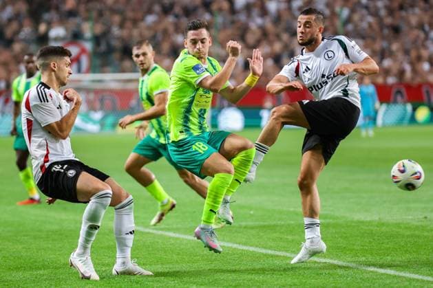 WARSZAWA 14.08.2025 PILKA NOZNA ELIMINACJE DO LIGI EUROPY UEFA MECZ : LEGIA WARSZAWA - AEK LARNAKA FOOTBALL UEFA EUROPA LEAGUE QUALIFYING MATCH GAME LEGIA WARSZAWA - AEK LARNAKA NZ Ruben Vinagre, Yerson Chacon, Wahan Biczachczjan FOT. MIKOLAJ BARBANELL ARENA AKCJI NEWSPIX.PL --- newspix.pl   imago images 0830576329