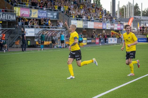 Fußball, EL-Quali, Kuopion PS - Rigas Futbola Skola xxkeikkaxx 20250814 Kuopio UEFA Europa League qualifier round 3 ottelu KuPS vs RFS. Kuvassa KuPSin Petteri Pennanen. Niklas Pehkonen All Over Press