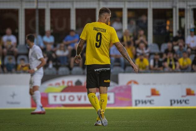 Fußball, EL-Quali, Kuopion PS - Rigas Futbola Skola xxkeikkaxx 20250814 Kuopio UEFA Europa League qualifier round 3 ottelu KuPS vs RFS. Kuvassa KuPS Piotr Parzyszek. Niklas Pehkonen All Over Press