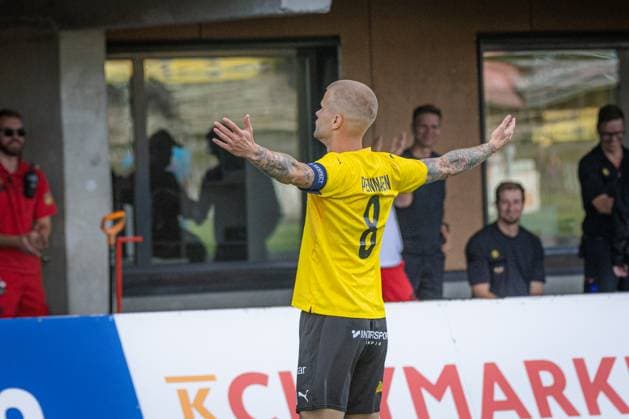 Fußball, EL-Quali, Kuopion PS - Rigas Futbola Skola xxkeikkaxx 20250814 Kuopio UEFA Europa League qualifier round 3 ottelu KuPS vs RFS. Kuvassa KuPSin Petteri Pennanen. Niklas Pehkonen All Over Press