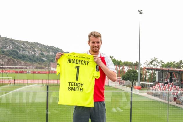 Player Spotlight Lukas Hradecky Joins AS Monaco - La Turbie Finnish Lukas Hradecky, AS Monaco Football Club s new goalkeeper, who joined the club from German side Bayer Leverkusen, presents his new jersey to the press at AS Monaco s training center in La Turbie, France, on August 14, 2025. Photo by Laurent Coust ABACAPRESS.COM LA TURBIE France  Copyright: xCoustxLaurent ABACAx