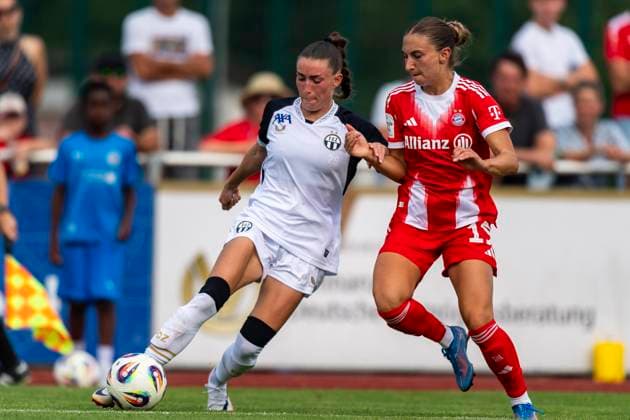 Zweikampf zwischen Borbala Vincze (19, FC Zuerich) und Katharina Naschenweng (19, FC Bayern Muenchen) DEU, FC Bayern Muenchen Frauen vs FC Zuerich Frauen, Fussball, Vorbereitung, Saison 2025 26,15.08.2025, DEU, FC Bayern Muenchen Frauen vs FC Zuerich Frauen, Fussball, Vorbereitung, Saison 2025 26,15.08.2025 Friedrichshafen Copyright: xEibner-Pressefoto FlorianxWolfx EP_FWF