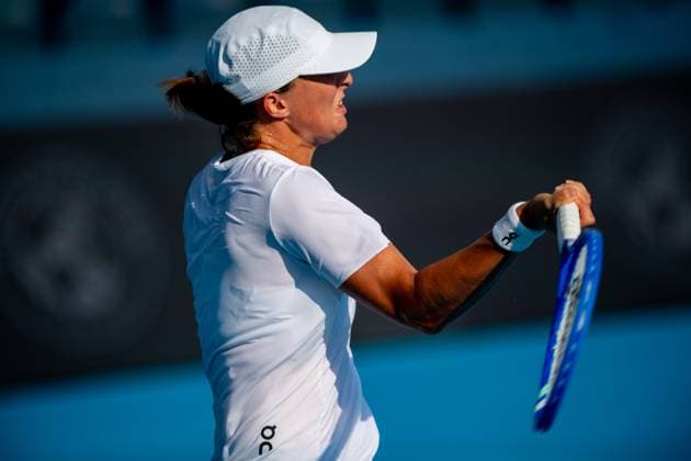 Cincinnati Open Quarterfinals: Iga Åöwiatek Morning Practice Session Iga Swiatek is seen on Center Court during her morning practice session prior to her quarterfinals match at the Cincinnati Open in Mason, Ohio, on August 15, 2025. Mason United States  Copyright: xJasonxWhitmanx originalFilename:whitman-cincinna250815_npdSs.jpg