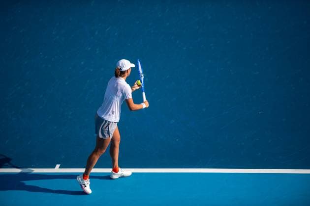 Cincinnati Open Quarterfinals: Iga Åöwiatek Morning Practice Session Iga Swiatek is seen on Center Court during her morning practice session prior to her quarterfinals match at the Cincinnati Open in Mason, Ohio, on August 15, 2025. Mason United States  Copyright: xJasonxWhitmanx originalFilename:whitman-cincinna250815_nptDt.jpg