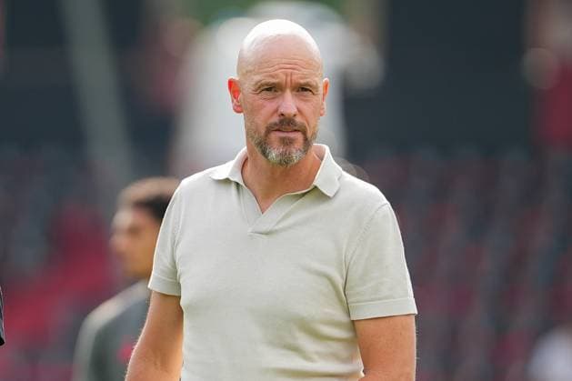 Fussball: DFB-Pokal, 1. Runde, Sonnenhof Großaspach - Bayer Leverkusen am 15.08.2025 in Aspach (WIRmachenDruck Arena), Deutschland, Saison 2025 2026 DFL REGULATIONS PROHIBIT ANY USE OF PHOTOGRAPHS AS IMAGE SEQUENCES AND OR QUASI VIDEO: Im Fokus Erik ten Hag (Trainer, lev). Aspach WIRmachenDruck Arena Deutschland Copyright: xChristophxKinzingerx