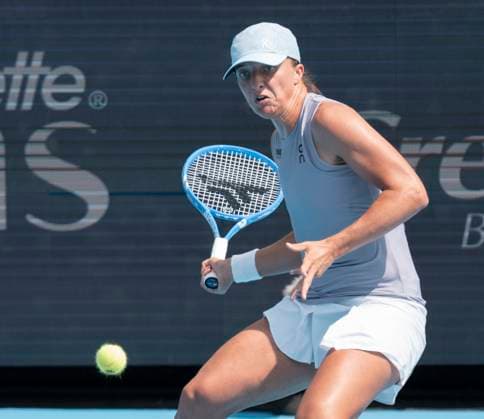 August 15, 2025: Anna Kalinskaya (RUS) loses to Iga Swiatek (POL) 6-3, 6-4, at the Cincinnati Open being played at Lindner Family Tennis Center in Mason, Ohio, {USA} Ã‚ Tennisclix Cal Media Mason USA - ZUMAc04_ 20250815_zma_c04_090 Copyright: xLesliexBillmanx