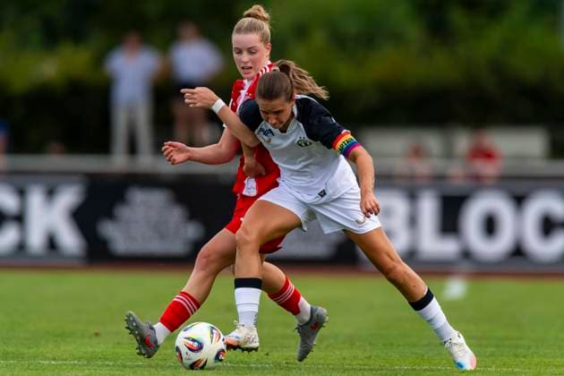 Zweikampf zwischen Naomi Megroz (5, FC Zuerich) und Alara Sehitler (14, FC Bayern Muenchen) DEU, FC Bayern Muenchen Frauen vs FC Zuerich Frauen, Fussball, Vorbereitung, Saison 2025 26,15.08.2025, DEU, FC Bayern Muenchen Frauen vs FC Zuerich Frauen, Fussball, Vorbereitung, Saison 2025 26,15.08.2025 Friedrichshafen Copyright: xEibner-Pressefoto FlorianxWolfx EP_FWF