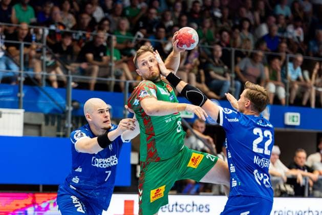 15.08.2025, GER, Handball, Maenner, Saison 25 26, Wartburg-Cup, TBV Lemgo-Lippe - SC Magdeburg Albin Lagergren (SC Magdeburg e.V.) Jan Mudrow (TVB Lemgo Lippe) Adam Nyfjaell (TVB Lemgo Lippe) 99817 Eisenach Werner-Assmann-Halle Am Sportp Thueringen Deutschland