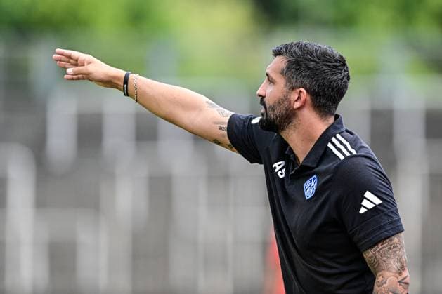 TSV Schwaben Augsburg - VfB Aschaffenburg; Augsburg, 15.08.2025 Trainer Aytac Sulu (Viktoria Aschaffenburg) ; Augsburg, 15.08.2025 - 4. Spieltag der Regionalliga Bayern, TSV Schwaben Augsburg - Viktoria Aschaffenburg, Rosenaustadion, Augsburg. Copyright: xBEAUTIFULxSPORTS Märklx