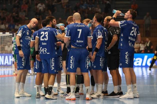 15.08.2025, xgox, Handball, Wartburg Cup, SC Magdeburg - TBV Lemgo emspor v.l. Mannschaftskreis Auszeit Lemgo Eisenach