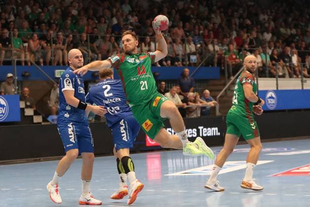15.08.2025, xgox, Handball, Wartburg Cup, SC Magdeburg - TBV Lemgo emspor v.l. Albin Lagergren (Magdeburg, 21) wirft Tor, Torschuetze, erzielt Tor, Treffer, scores the goal Eisenach