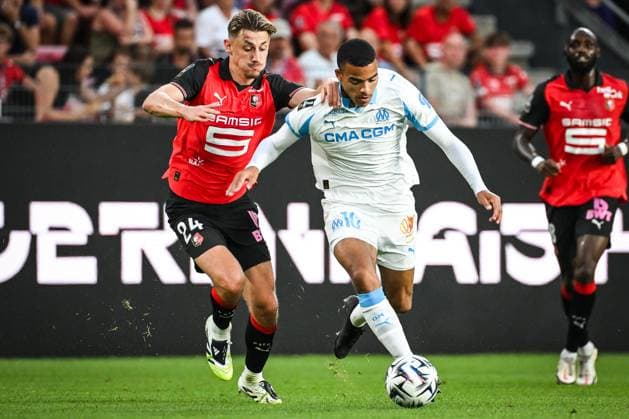 August 15, 2025, Rennes, France, France: Anthony ROUAULT of Rennes and Mason GREENWOOD of Marseille during the Ligue 1 match between Stade Rennais (Rennes) and Olympique de Marseille (OM) at Roazhon Park on August 15, 2025 in Rennes, France. Rennes France - ZUMAm308 20250815_zsp_m308_003 Copyright: xMatthieuxMirvillex