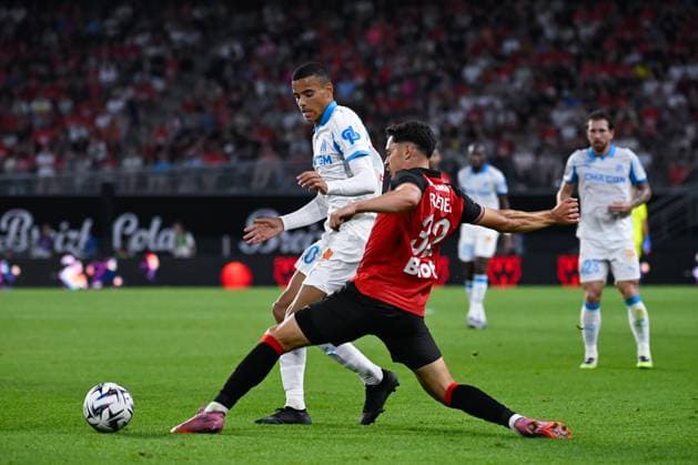 FOOTBALL : Rennes vs Marseille - Ligue 1 - 15 08 2025 Mason Greenwood ( 10 - Olympique Marseille ) and Fabian Rieder ( 32 - Rennes ) during the Ligue 1 match between Stade Rennais FC and Olympique de Marseille at Roazhon Park on August 15 , 2025 in Rennes, France. ( Photo by Federico Pestellini PsnewZ ) - RennesFrance  Copyright: xFedericoxPestellinix