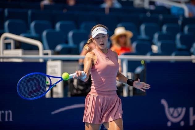 Cincinnati Open Quarterfinals: Iga ÅöwiÄÖtek V Anna Kalinskaya Anna Kalinskaya is seen during her quarterfinals match at the Cincinnati Open in Mason, Ohio, on August 15, 2025. Mason Ohio United States  Copyright: xJasonxWhitmanx originalFilename:whitman-cincinna250815_npMaX.jpg
