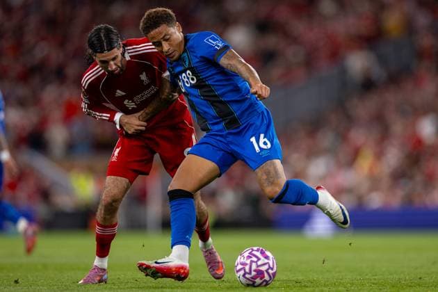 Football - FA Premier League - Liverpool FC v AFC Bournemouth LIVERPOOL, ENGLAND - Friday, August 15, 2025: Liverpool s Dominik Szoboszlai and Bournemouth s Marcus Tavernier during the FA Premier League match between Liverpool FC and AFC Bournemouth at Anfield. (Photo by David Rawcliffe Propaganda) LIVERPOOL Anfield MERSEYSIDE ENGLAND  Copyright: xDavidxRawcliffex P2025-08-15-Liverpool_Bournemouth-61
