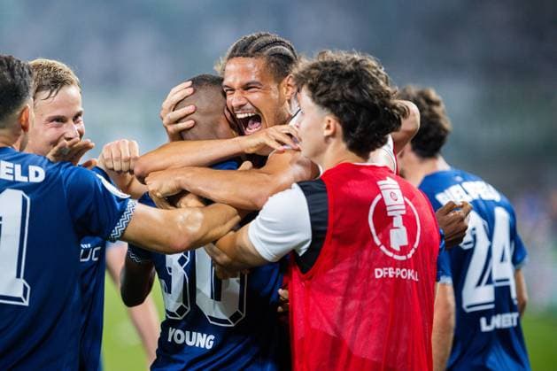 15.08.2025 - Fußball, 2025 2026, 1. Hauptrunde, DSC Arminia Bielefeld - SV Werder Bremen: (M) Joel Felix (Bielefeld) jubelt nach dem Tor zum 1:0 von Isaiah Young (Bielefeld) DFB REGULATIONS PROHIBIT ANY USE OF PHOTOGRAPHS AS IMAGE SEQUENCES AND OR QUASI-VIDEO. *** 15 08 2025 Soccer, 2025 2026, 1 Main Round, DSC Arminia Bielefeld SV Werder Bremen M Joel Felix Bielefeld cheers after Isaiah Young Bielefeld DFB REGULATIONS PROHIBIT ANY USE OF PHOTOGRAPHS AS IMAGE SEQUENCES AND OR QUASI VIDEO