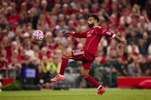 Liverpool, England, August 15, 2025: Mohamed Salah of Liverpool controls the ball during the Premier League 2025 match between Liverpool and Bournemouth at Anfield Stadium. Copyright: xx Sportspressphoto_SPR10825