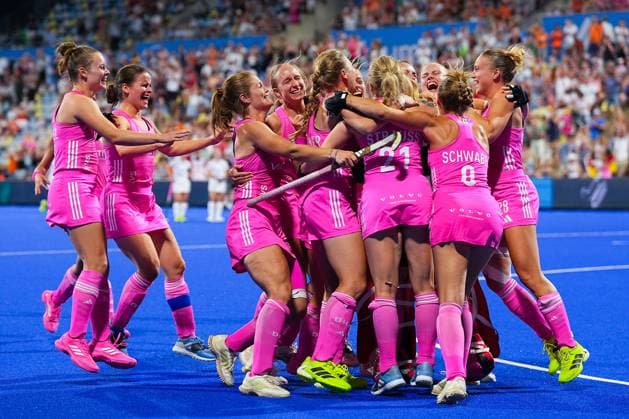 15.08.2025, xydrx, Frauen EuroHockey Championship 2025, Halbfinale, Belgien - Deutschland, Sparkassenpark Mönchengladbach: Das Deutsche Team bejubelt den Final Einzug Nordrhein-Westfahlen Deutschland *** 15 08 2025, xydrx, Womens EuroHockey Championship 2025, semi-final, Belgium Germany, Sparkassenpark Mönchengladbach The German team celebrates reaching the final North Rhine-Westphalia Germany