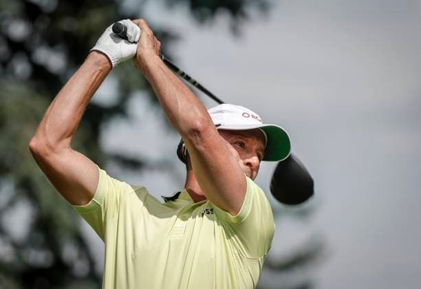 August 15, 2025, Calgary, Ab, CANADA: Canada a Mike Weir hits a tee shot on the eighth hole during the PGA, Golf Herren Tour Champions golf event in Calgary, Alta., Friday, Aug. 15, 2025. Mike Weir  - ZUMAc35_ 20250815_zaf_c35_157 Copyright: xJeffxMcintoshx