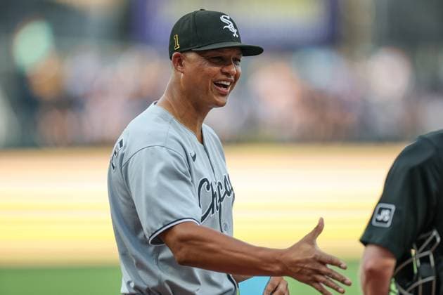 August 15, 2025: Chicago White Sox manager Will Venable (1) greets an umpire before a game against the Kansas City Royals at Kauffman Stadium in Kansas City, MO. CSM Kansas City United States of America - ZUMAc04_ 20250815_zma_c04_120 Copyright: xDavidxSmithx