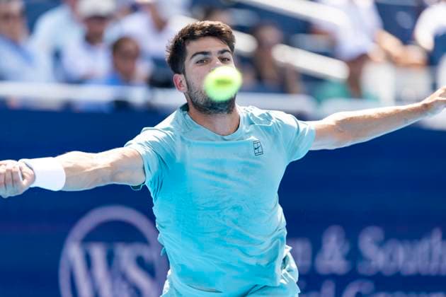 August 15, 2025, Mason, Ohio, USA: Mason, Ohio; Cincinnati Open Tennis Tournament - 2025 08 14 - Carlos Alcaraz plays a ball against opponent Andrey Rublev. - ZUMAPress Mason USA - ZUMAn24_ 20250815_zaf_n24_220 Copyright: xWallyxNellx