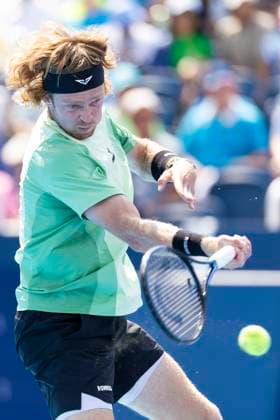 August 15, 2025, Mason, Ohio, USA: Mason, Ohio; Cincinnati Open Tennis Tournament - 2025 08 14 - Andrey Rublev plays a ball against opponent Carlos Alcaraz. - ZUMAPress Mason USA - ZUMAn24_ 20250815_zaf_n24_253 Copyright: xWallyxNellx