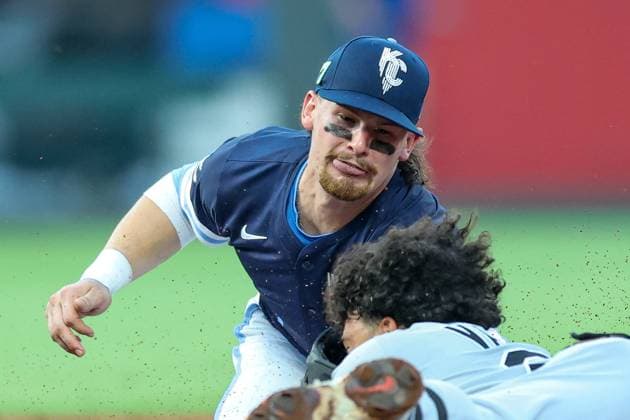 August 15, 2025: Kansas City Royals shortstop Bobby Witt Jr. (7) tags out Chicago White Sox first baseman Miguel Vargas (20) at second base during the third inning at Kauffman Stadium in Kansas City, MO. CSM Kansas City United States of America - ZUMAc04_ 20250815_zma_c04_128 Copyright: xDavidxSmithx