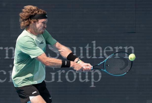 August 15, 2025: Andrey Rublev loses to Carlos Alcaraz (ESP) 6-3, 4-6, 7-5 at the Cincinnati Open being played at Lindner Family Tennis Center in Mason, Ohio, {USA} Ã‚ Tennisclix Cal Media Mason USA - ZUMAc04_ 20250815_zma_c04_215 Copyright: xLesliexBillmanx