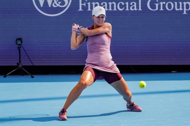 August 15, 2025, Mason, Ohio, U.S: Veronika Kudermetova hits a two-handed backhand during FridayÃ¢â‚¬â ¢s quarterfinal round of the Cincinnati Open at the Lindner Family Tennis Center, Mason, Oh. Mason U.S - ZUMAs304 20250815_zaf_s304_184 Copyright: xScottxStuartx