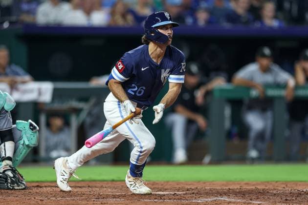 August 15, 2025: Kansas City Royals designated hitter Adam Frazier (26) watches his RBI double during the sixth inning against the Chicago White Sox at Kauffman Stadium in Kansas City, MO. CSM Kansas City United States of America - ZUMAc04_ 20250815_zma_c04_245 Copyright: xDavidxSmithx