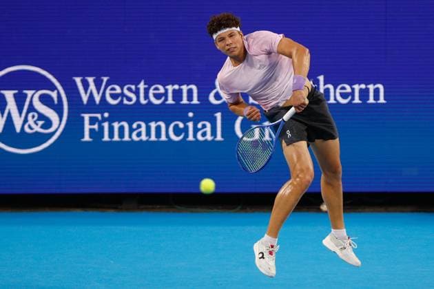 CINCINNATI, OH - AUGUST 15: Ben Shelton of the United States serves during the quarterfinal round of the Cincinnati Open at the Lindner Family Tennis Center on August 15, 2025 in Mason, OH. (Photo by Ian Johnson Icon Sportswire) TENNIS: AUG 15 Cincinnati Open EDITORIAL USE ONLY Icon250815066