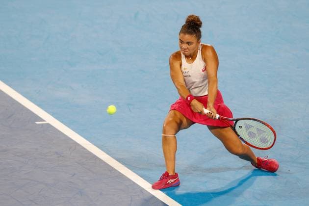 CINCINNATI, OH - AUGUST 15: Jasmine Paolini of Italy hits a backhand during the quarterfinal round of the Cincinnati Open at the Lindner Family Tennis Center on August 15, 2025 in Mason, OH. (Photo by Ian Johnson Icon Sportswire) TENNIS: AUG 15 Cincinnati Open EDITORIAL USE ONLY Icon250815049