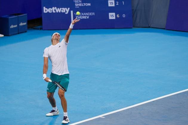 CINCINNATI, OH - AUGUST 15: Alexander Zverev of Germany serves during the quarterfinal round of the Cincinnati Open at the Lindner Family Tennis Center on August 15, 2025 in Mason, OH. (Photo by Ian Johnson Icon Sportswire) TENNIS: AUG 15 Cincinnati Open EDITORIAL USE ONLY Icon250815003