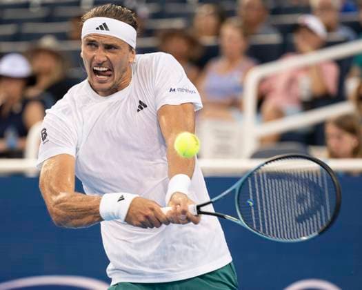CINCINNATI, OH - AUGUST 15: Alexander Zverev (GER) hits a backhand during the quarter finals in the Cincinnati Open at the Lindner Family Tennis Center on August 15, 2025 in Mason, OH. (Photo by Shelley Lipton Icon Sportswire) TENNIS: AUG 15 Cincinnati Open EDITORIAL USE ONLY Icon2508151524