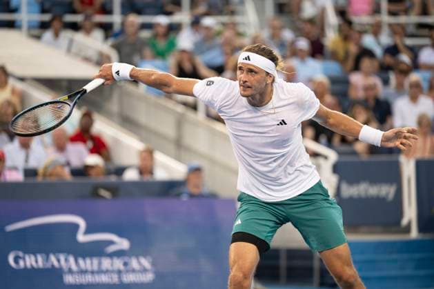 CINCINNATI, OH - AUGUST 15: Alexander Zverev (GER) hits a slice backhand during the quarter finals in the Cincinnati Open at the Lindner Family Tennis Center on August 15, 2025 in Mason, OH. (Photo by Shelley Lipton Icon Sportswire) TENNIS: AUG 15 Cincinnati Open EDITORIAL USE ONLY Icon2508151538