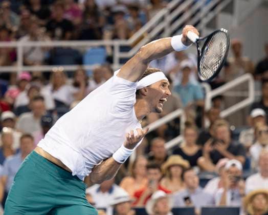 CINCINNATI, OH - AUGUST 15: Alexander Zverev (GER) serves during the quarter finals in the Cincinnati Open at the Lindner Family Tennis Center on August 15, 2025 in Mason, OH. (Photo by Shelley Lipton Icon Sportswire) TENNIS: AUG 15 Cincinnati Open EDITORIAL USE ONLY Icon2508151571