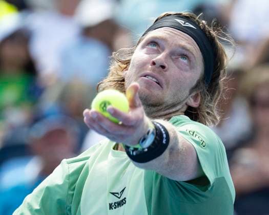 CINCINNATI, OH - AUGUST 15: Andrey Rublev (RUS) tosses the ball to serve during the quarter finals in the Cincinnati Open at the Lindner Family Tennis Center on August 15, 2025 in Mason, OH. (Photo by Shelley Lipton Icon Sportswire) TENNIS: AUG 15 Cincinnati Open EDITORIAL USE ONLY Icon2508151297
