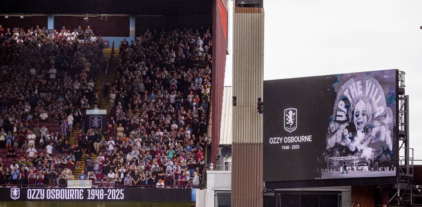 Football - FA Premier League - Aston Villa FC v Newcastle United FC BIRMINGHAM, ENGLAND - Saturday, August 16, 2025: Aston Villa supporters pay tribute to celebrity fan Ozzy Osboune, who died earlier in the month, during the FA Premier League match between Aston Villa FC and Newcastle United FC at Villa Park. (Photo by David Rawcliffe Propaganda) BIRMINGHAM Villa Park WEST MIDLANDS ENGLAND  Copyright: xDavidxRawcliffex P2025-08-16-Aston_Villa_Newcastle-2