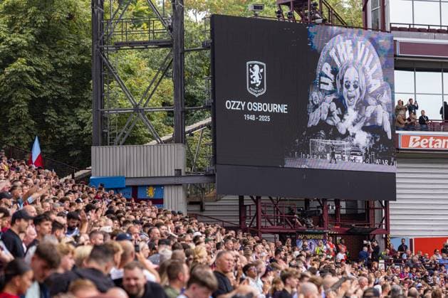 Football - FA Premier League - Aston Villa FC v Newcastle United FC BIRMINGHAM, ENGLAND - Saturday, August 16, 2025: Aston Villa supporters pay tribute to celebrity fan Ozzy Osboune, who died earlier in the month, during the FA Premier League match between Aston Villa FC and Newcastle United FC at Villa Park. (Photo by David Rawcliffe Propaganda) BIRMINGHAM Villa Park WEST MIDLANDS ENGLAND  Copyright: xDavidxRawcliffex P2025-08-16-Aston_Villa_Newcastle