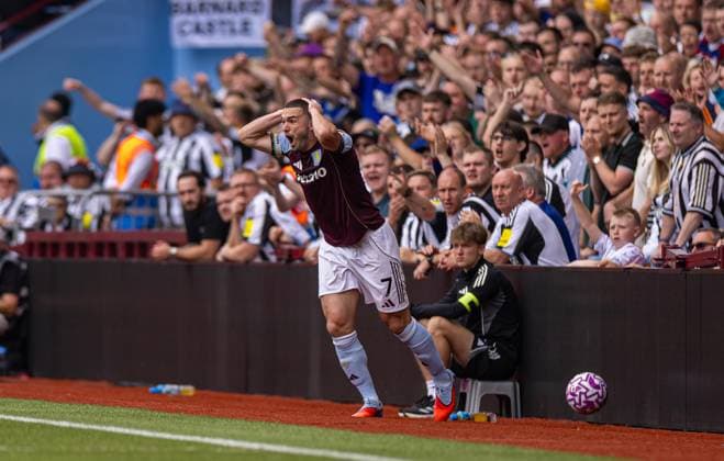 Football - FA Premier League - Aston Villa FC v Newcastle United FC BIRMINGHAM, ENGLAND - Saturday, August 16, 2025: Aston Villa s captain John McGinn during the FA Premier League match between Aston Villa FC and Newcastle United FC at Villa Park. (Photo by David Rawcliffe Propaganda) BIRMINGHAM Villa Park WEST MIDLANDS ENGLAND  Copyright: xDavidxRawcliffex P2025-08-16-Aston_Villa_Newcastle-4