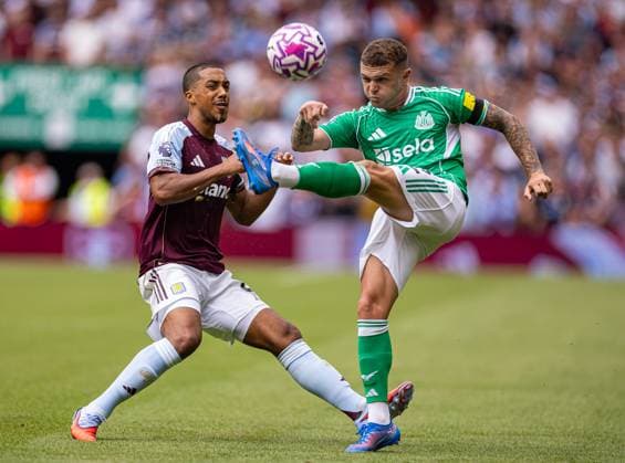 Football - FA Premier League - Aston Villa FC v Newcastle United FC BIRMINGHAM, ENGLAND - Saturday, August 16, 2025: Newcastle United s Kieran Trippier (R) is challenged by Aston Villa s Youri Tielemans during the FA Premier League match between Aston Villa FC and Newcastle United FC at Villa Park. (Photo by David Rawcliffe Propaganda) BIRMINGHAM Villa Park WEST MIDLANDS ENGLAND  Copyright: xDavidxRawcliffex P2025-08-16-Aston_Villa_Newcastle-24
