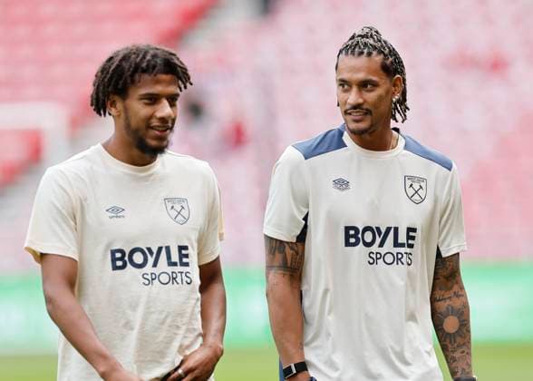 Sunderland v West Ham United Premier League West Ham United players inspect the pitch during the Premier League match at the Stadium Of Light, Sunderland UK Newspapers OUT Copyright: xFredxPalmerx FIL-22107-0032