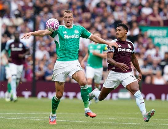 Birmingham, England, 16th August 2025. Dan Burn of Newcastle United (L) holds off Ollie Watkins of Aston Villa during the Aston Villa vs Newcastle United Premier League match at Villa Park, Birmingham. Picture credit should read: Andrew Yates Sportimage EDITORIAL USE ONLY. No use with unauthorised audio, video, data, fixture lists, club league logos or live services. Online in-match use limited to 120 images, no video emulation. No use in betting, games or single club league player publications. SPI_029_AY_VILLA_NEWC SPI-4068-0029
