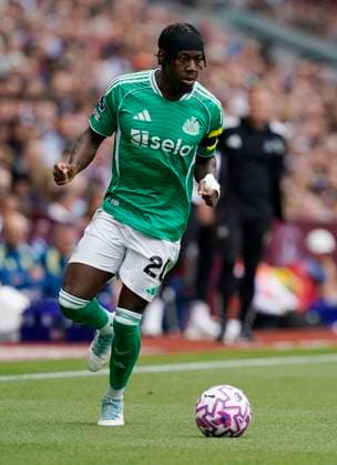 Birmingham, England, 16th August 2025. Anthony Elanga of Newcastle United during the Aston Villa vs Newcastle United Premier League match at Villa Park, Birmingham. Picture credit should read: Andrew Yates Sportimage EDITORIAL USE ONLY. No use with unauthorised audio, video, data, fixture lists, club league logos or live services. Online in-match use limited to 120 images, no video emulation. No use in betting, games or single club league player publications. SPI_035_AY_VILLA_NEWC SPI-4068-0035