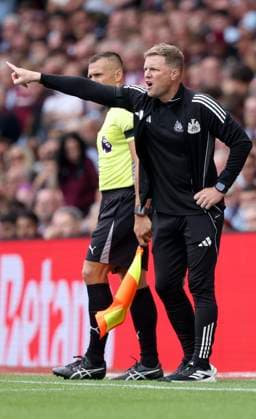 Aston Villa v Newcastle United - Premier League Eddie Howe, Manager of Newcastle United pointing on the side line during the Premier League match between Aston Villa and Newcastle United at Villa Park on August 16, 2025 in Birmingham, England. Birmingham Villa Park England United Kingdom Copyright: xNealxSimpson Sportsphoto APLx 14132876
